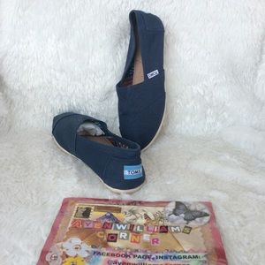🔴SOLD🔴Authentic Toms Shoes size 7.5